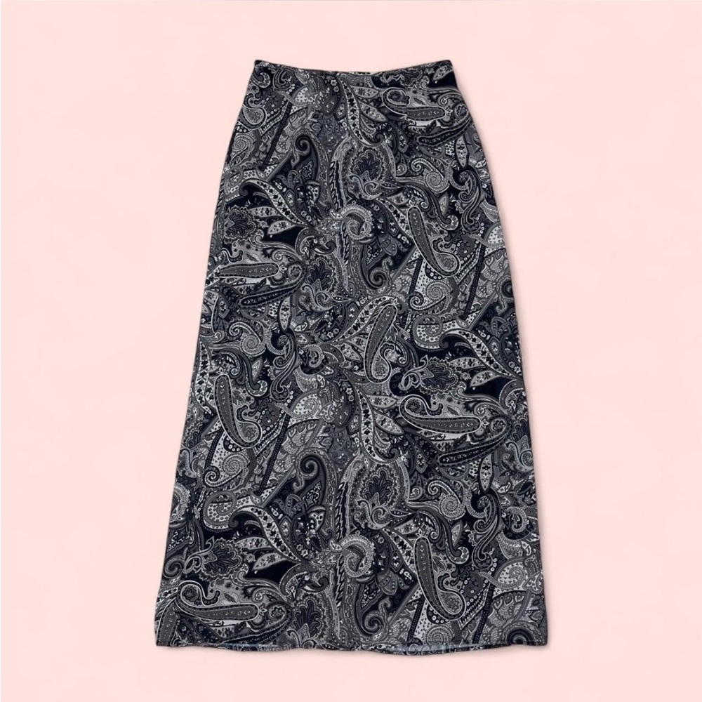 Elegant Paisley Black and Grey Maxi Skirt
